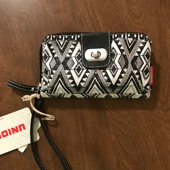 Union Bay Handbags - Union Bay zip around wallet NWT